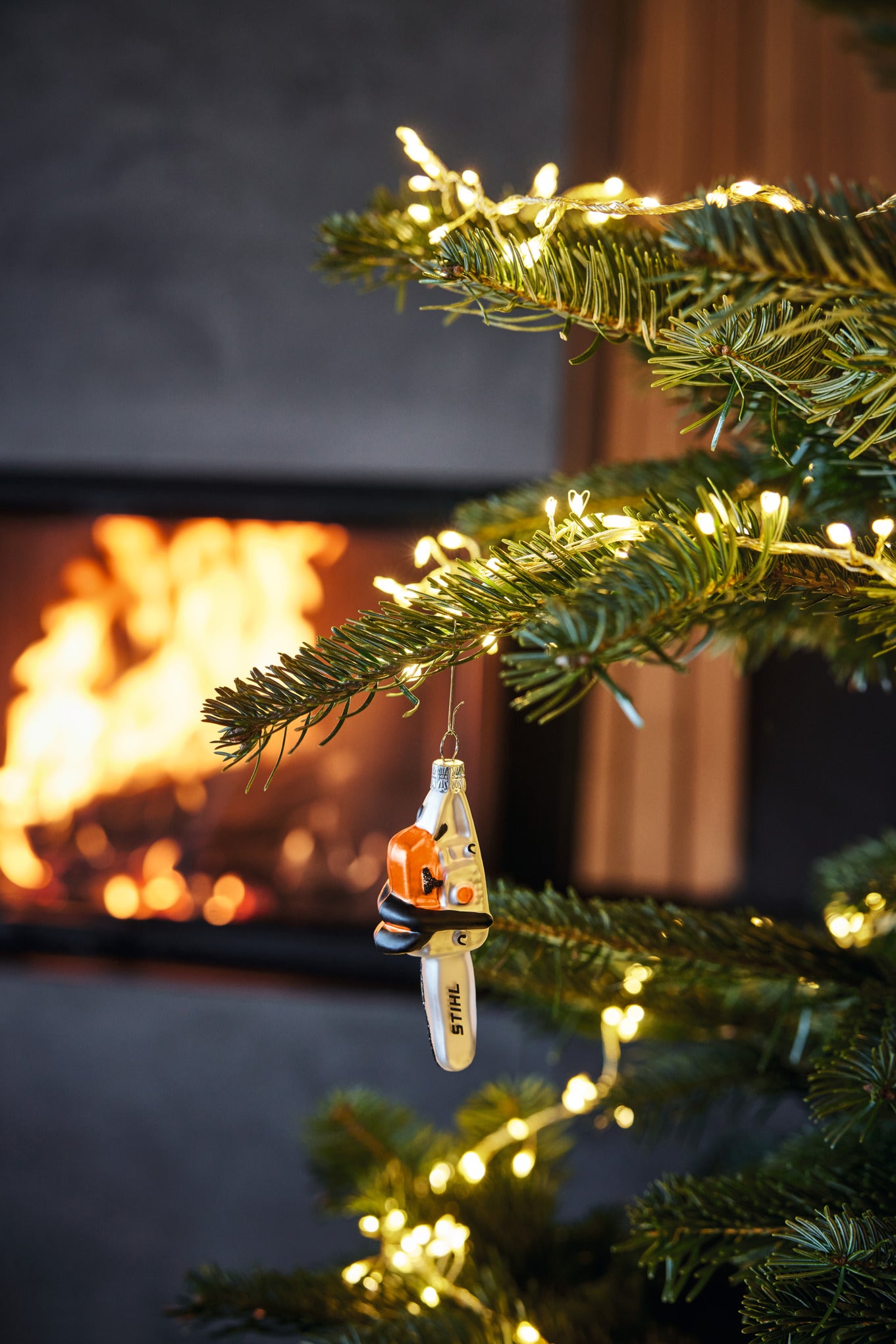 Boules de Noël, Tronçonneuse